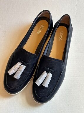 Michael Kors NWT Navy Leather Tassel Loafers.  Size 9M